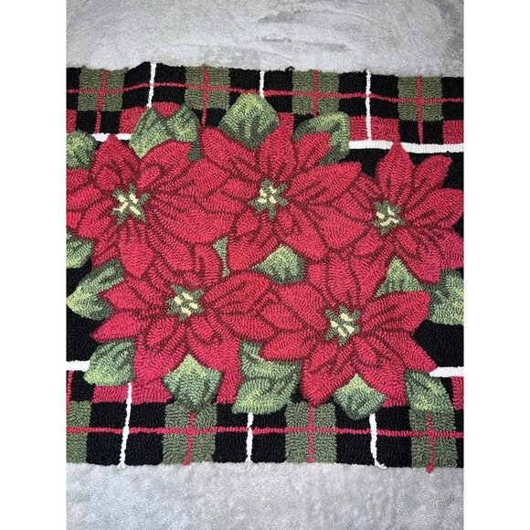 Christmas Poinsettia Hand Hooked Runner Rug 31" x 20" - Picture 5 of 12